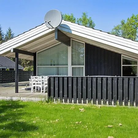 Three-bedroom Holiday In * Hals